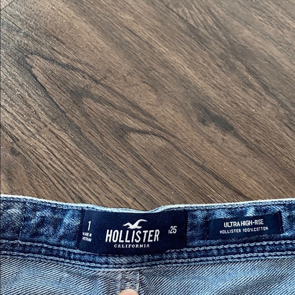 Hollister Mom Shorts - Picture 3 of 6